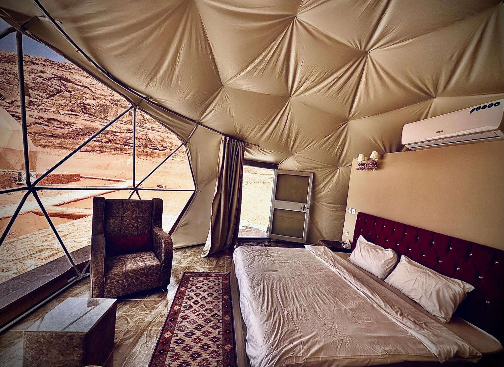 Holiday Inn Luxury Camp Wadi Rum Eksteriør billede