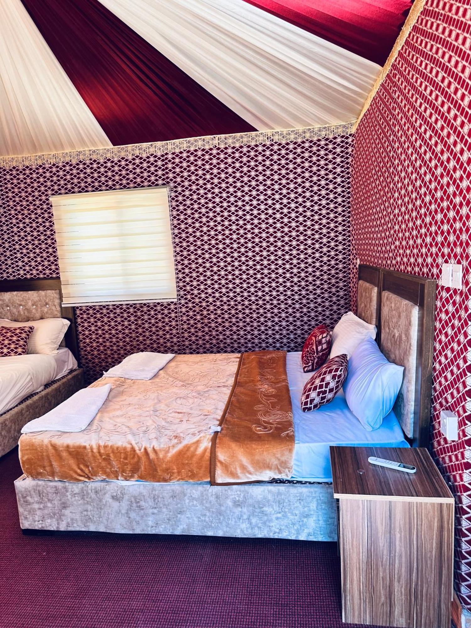 Holiday Inn Luxury Camp Wadi Rum Eksteriør billede